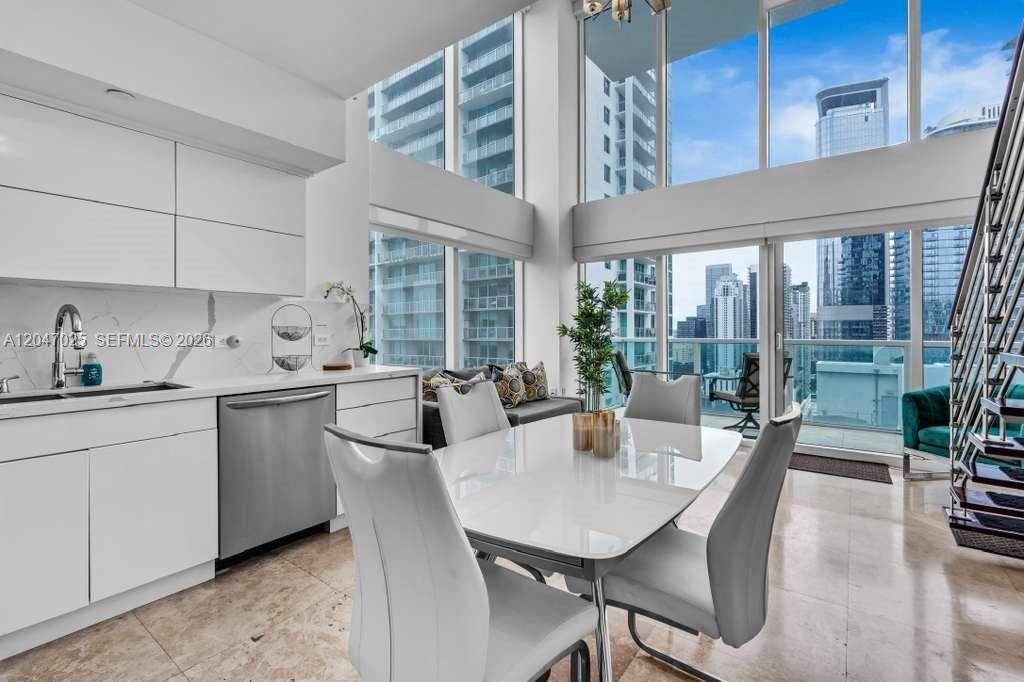 41 SE 5th St # 1702, Miami FL 33131 photo 2