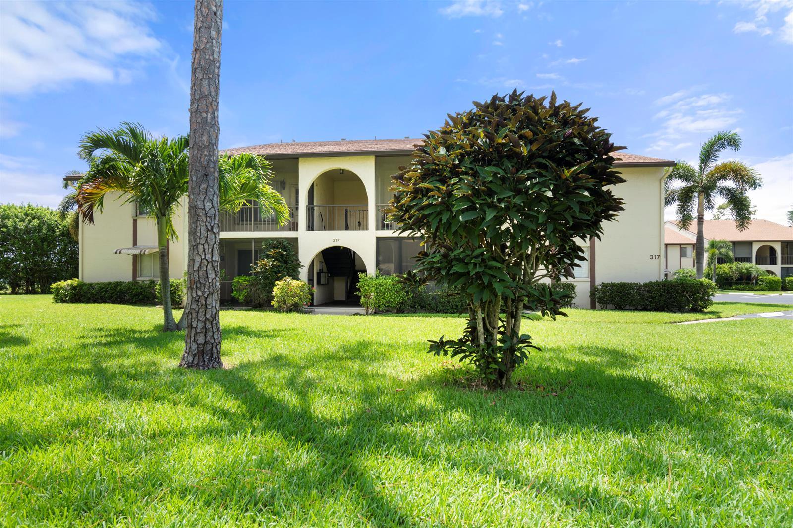 317 Knotty Pine Circle # 2, FL 33463