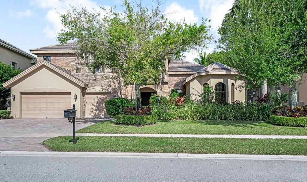10513 Versailles Boulevard, Wellington FL 33449 photo 2