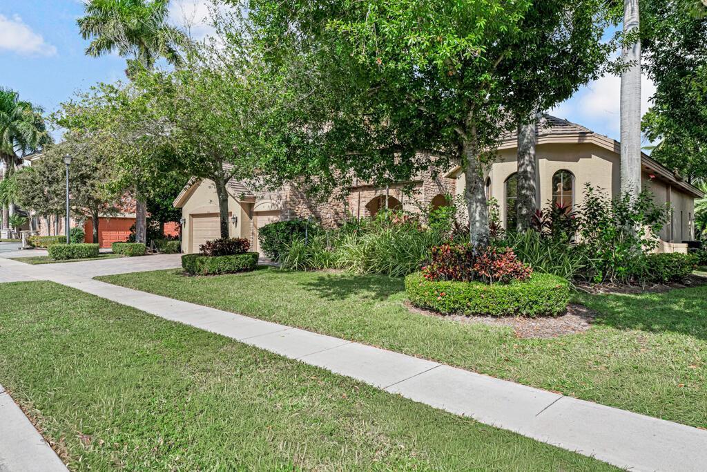 10513 Versailles Boulevard, Wellington FL 33449 photo 4