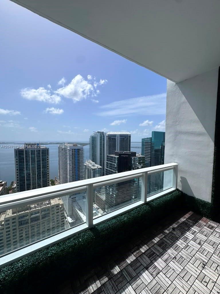 Miami, FL 33131 photo 2
