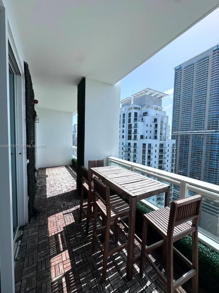 Miami, FL 33131 photo 3