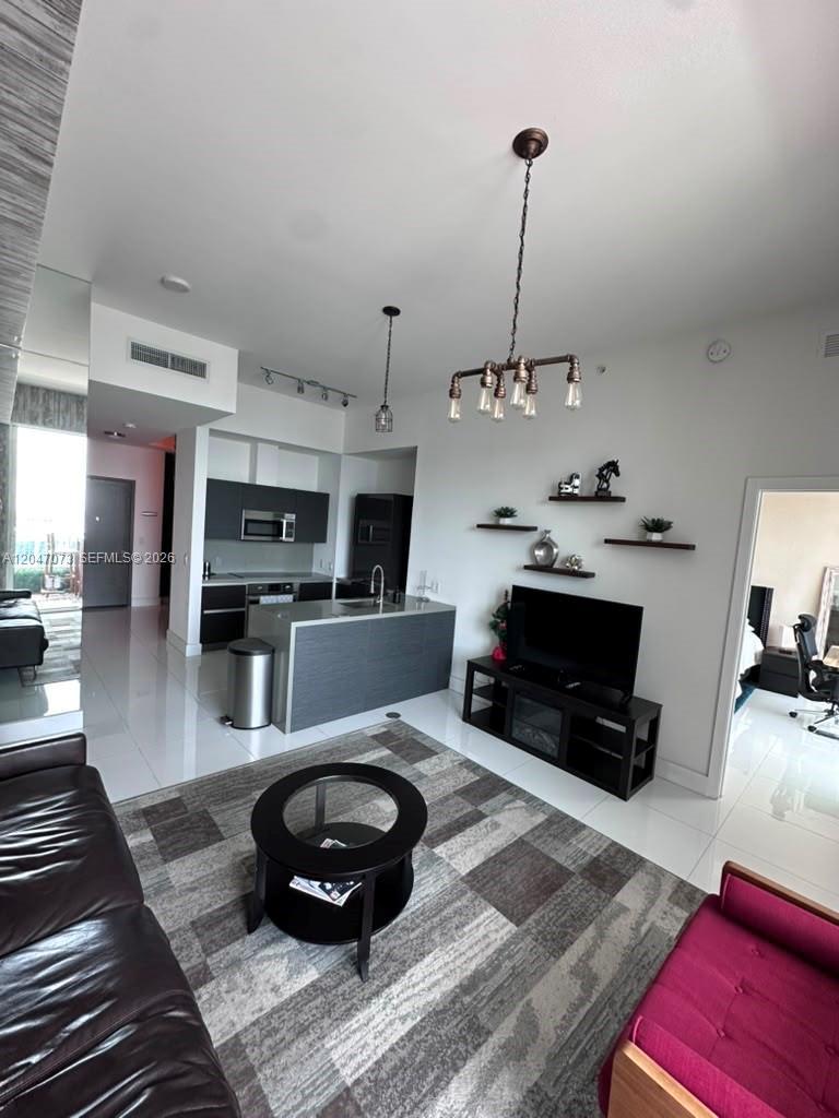 Miami, FL 33131 photo 5
