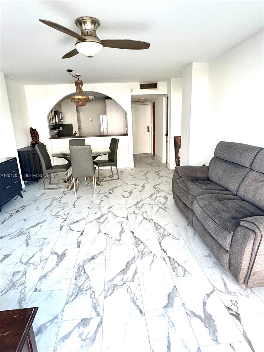 600 NE 36th St # 609, Miami FL 33137 photo 2