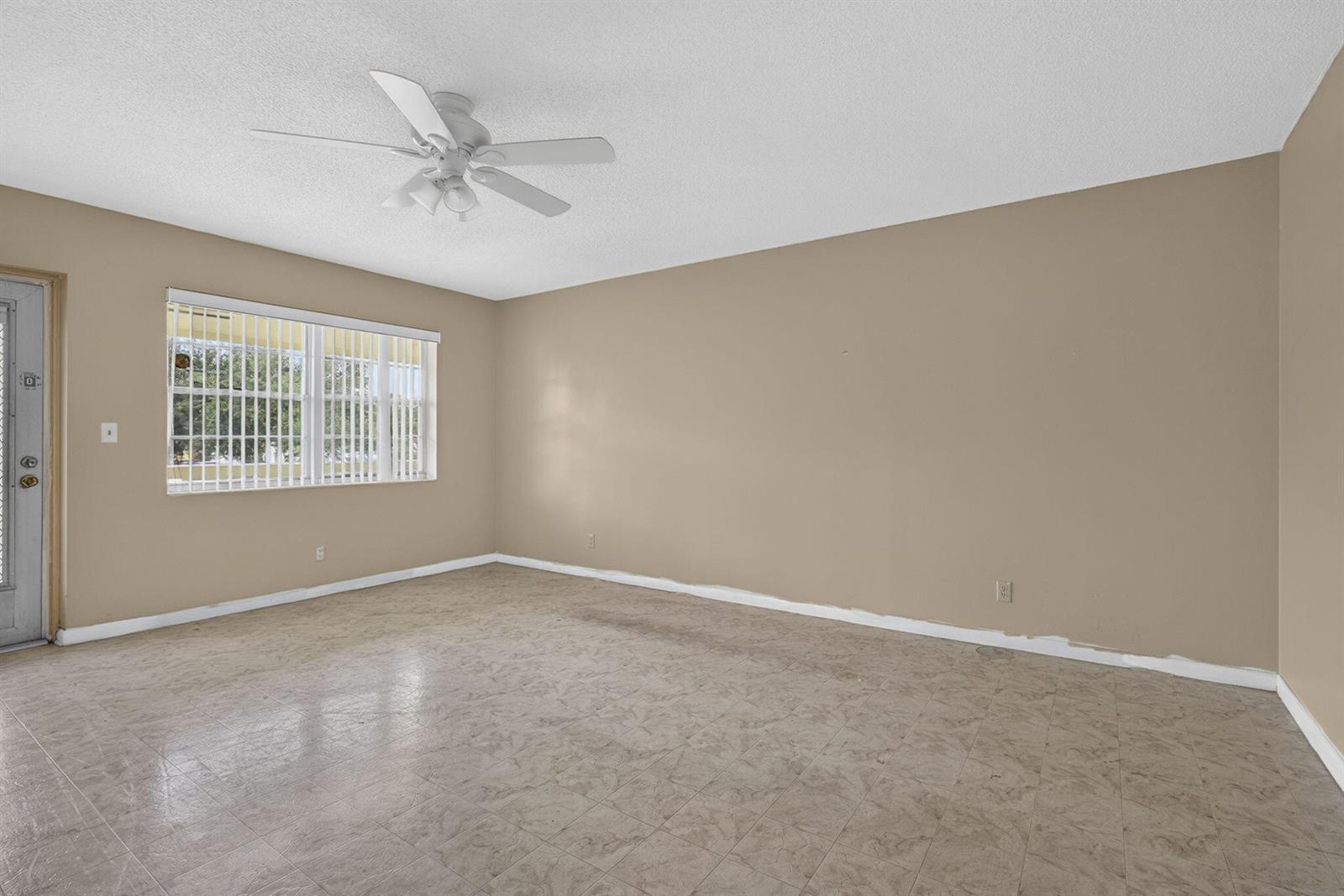 111 Sheffield E, West Palm Beach FL 33417 photo 4
