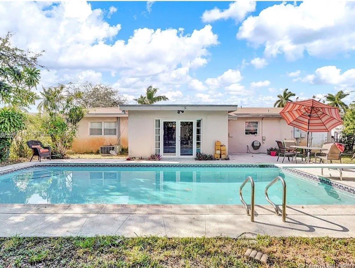 19125 NW 22nd Ave, Miami Gardens FL 33056 photo 2