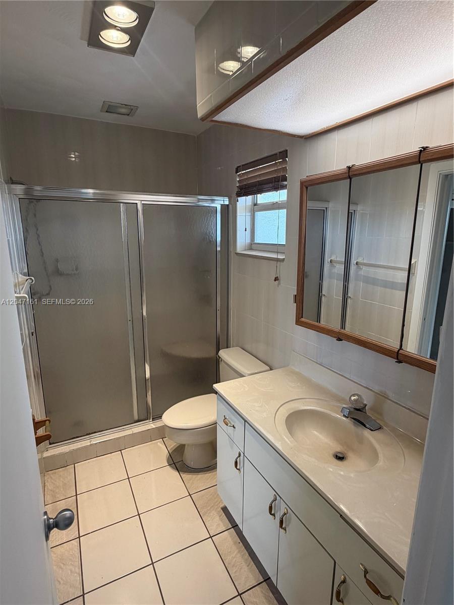 2880 NE 203rd St # 32, Aventura FL 33180 photo 2