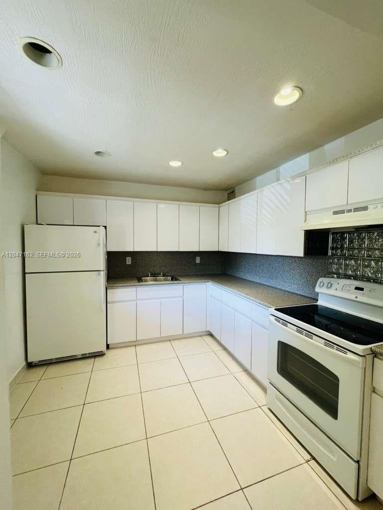 724 NE 4th St # 9, Hallandale Beach FL 33009 photo 2