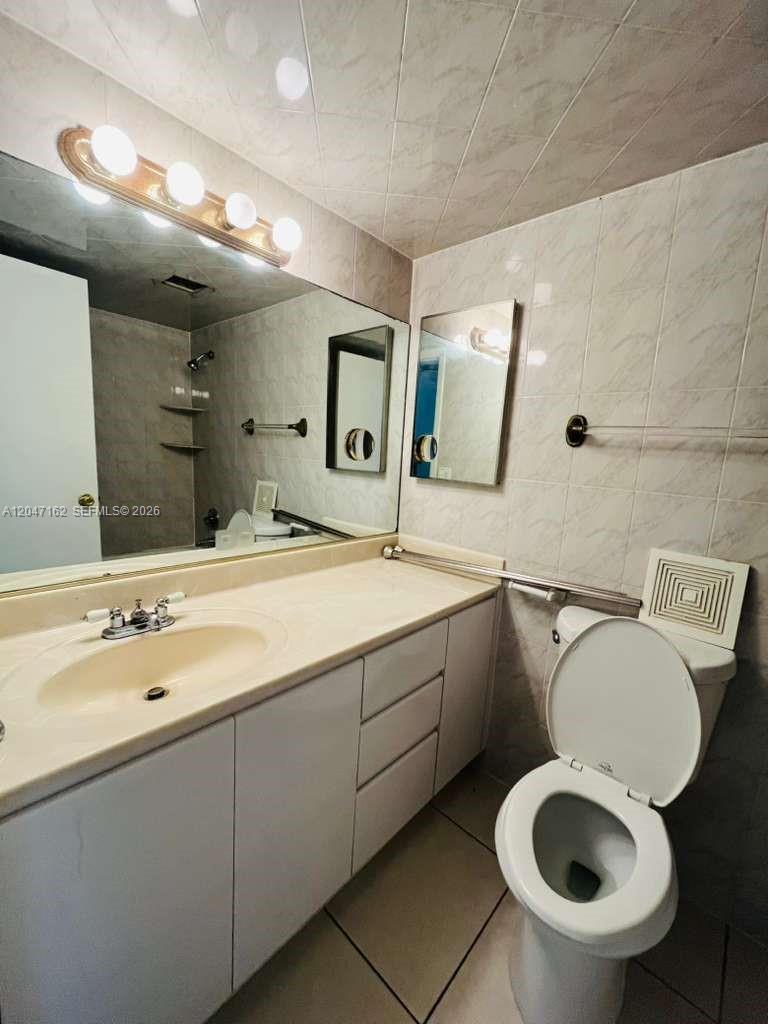 724 NE 4th St # 9, Hallandale Beach FL 33009 photo 5