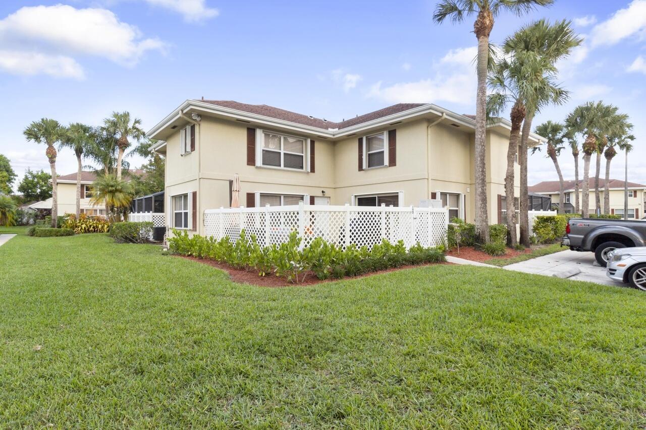 18 Amherst Court # D, Royal Palm Beach FL 33411 photo 2