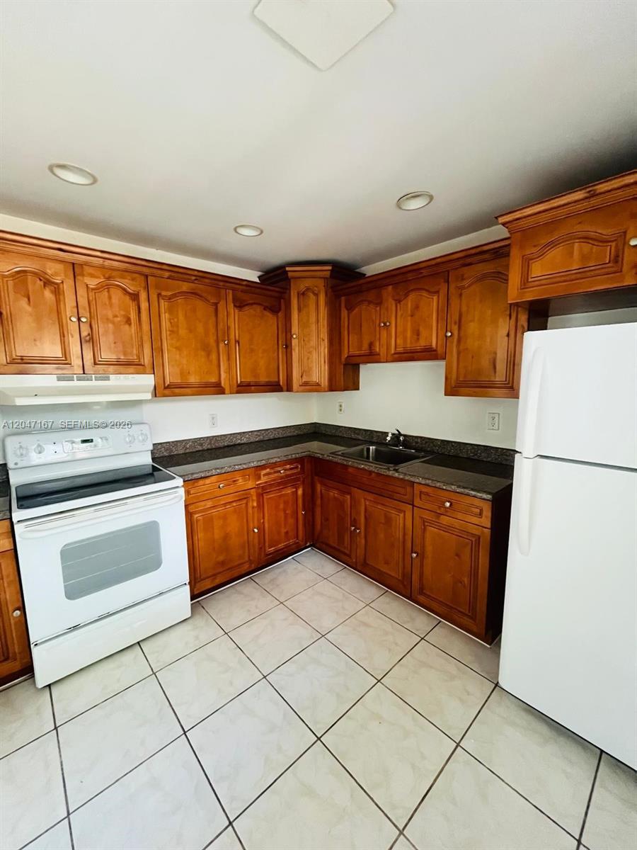 724 NE 4th St # 5, Hallandale Beach FL 33009 photo 2