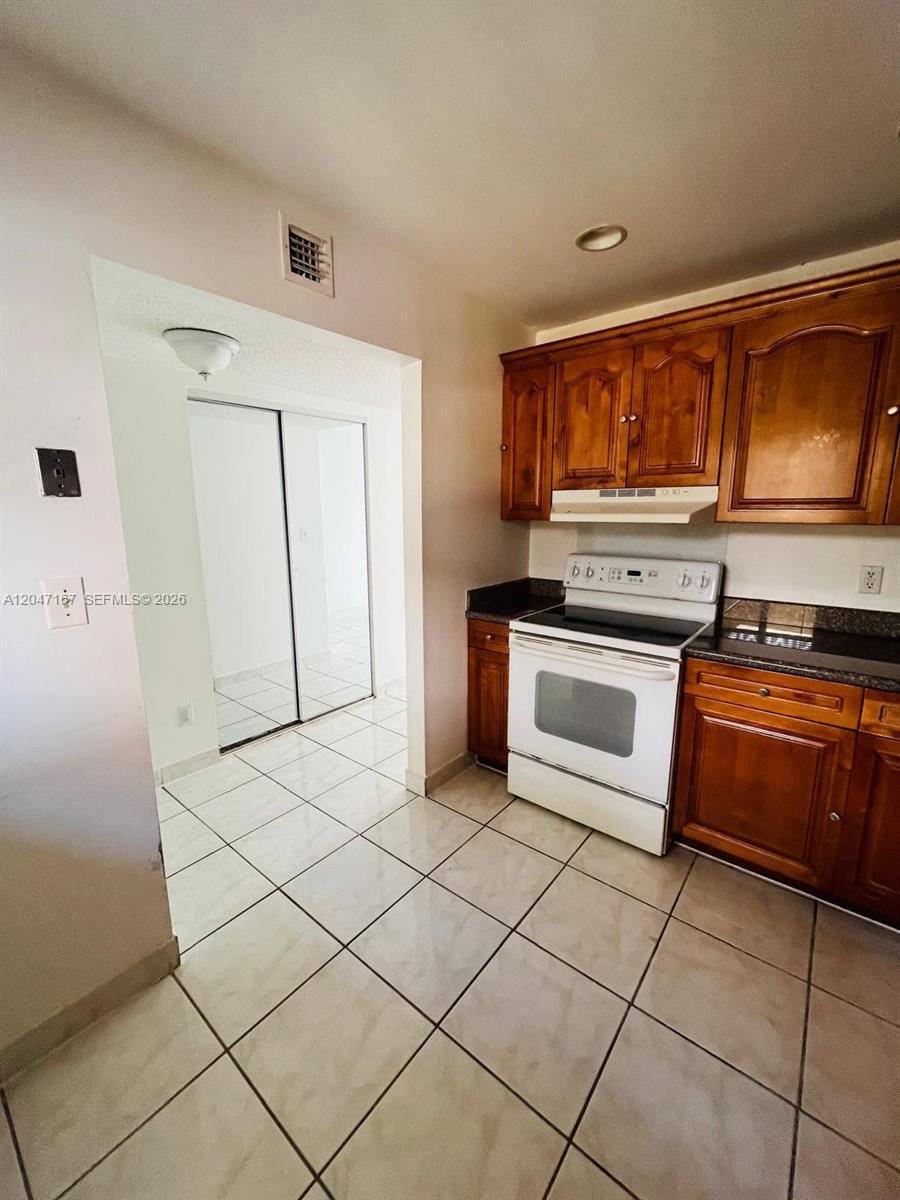 724 NE 4th St # 5, Hallandale Beach FL 33009 photo 3