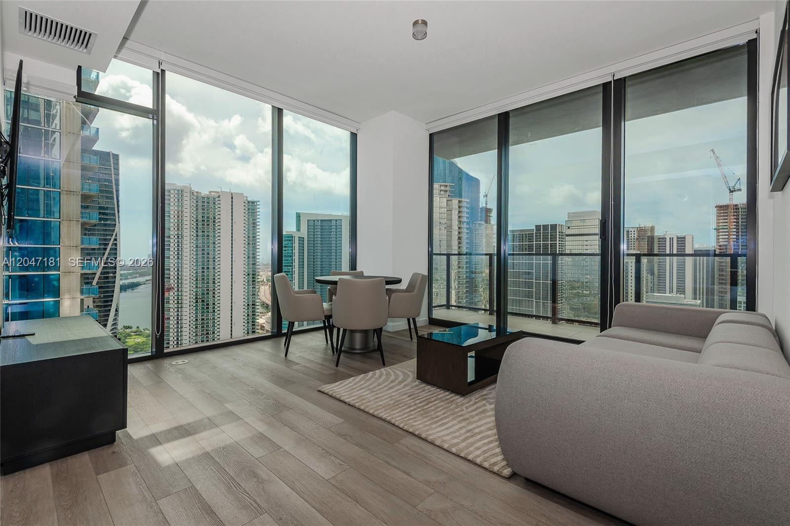 20 NE 11 # 4404, Miami FL 33132