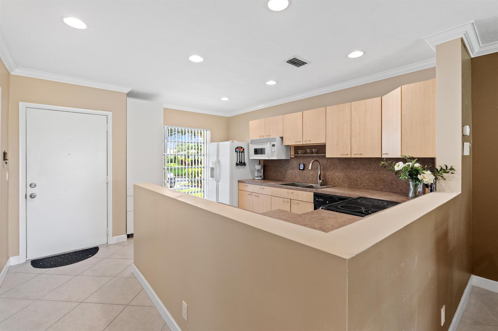 8666 Bella Vista Drive # 111, Boca Raton FL 33433 photo 4
