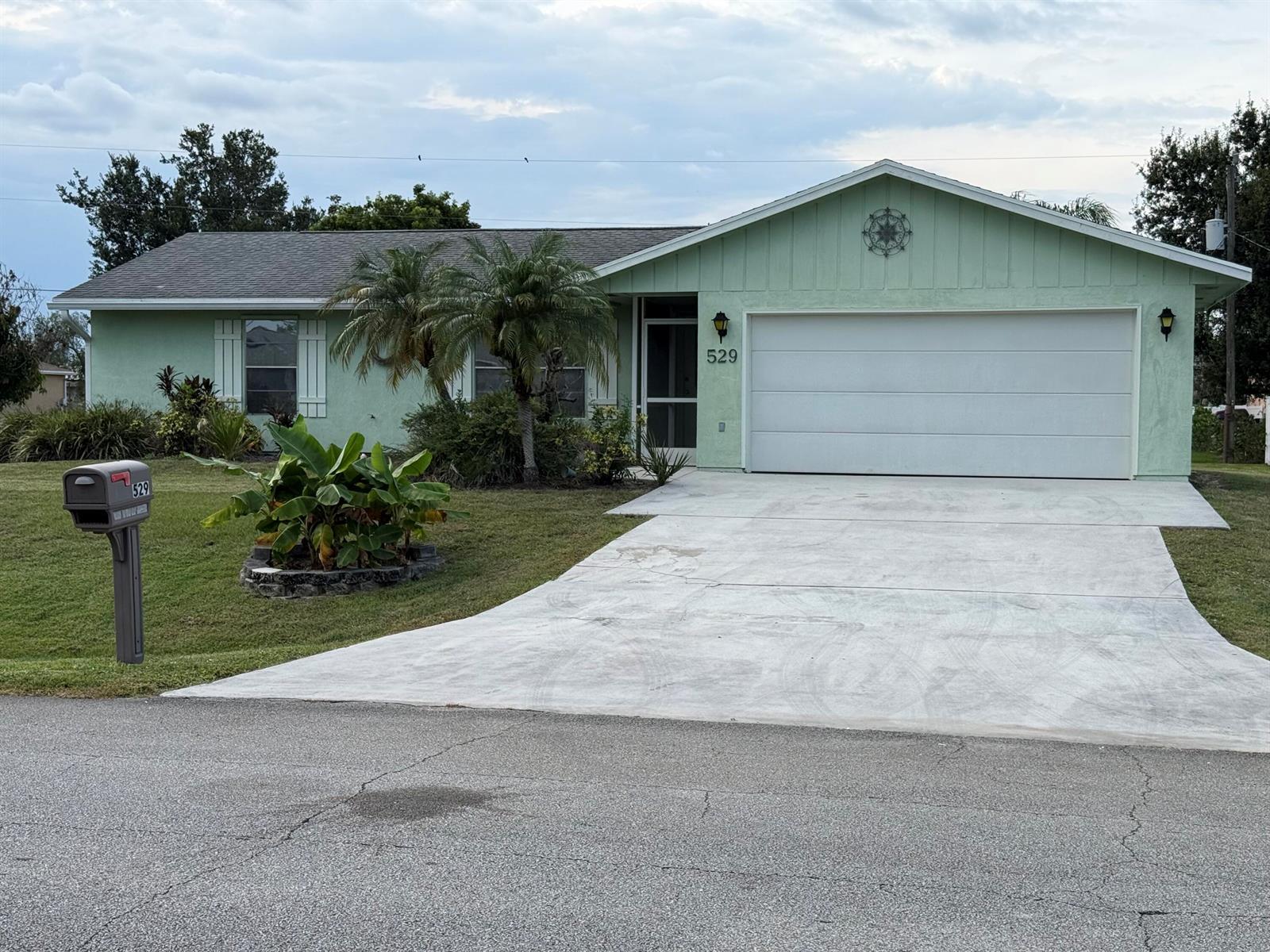 529 SW Violet Avenue, Port St. Lucie FL 34983