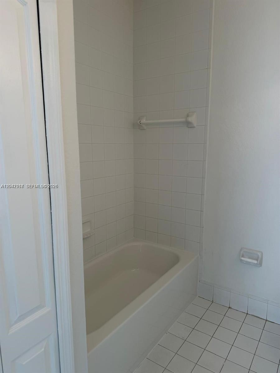 1656 SE 29th Ct # 100, Homestead FL 33035 photo 2