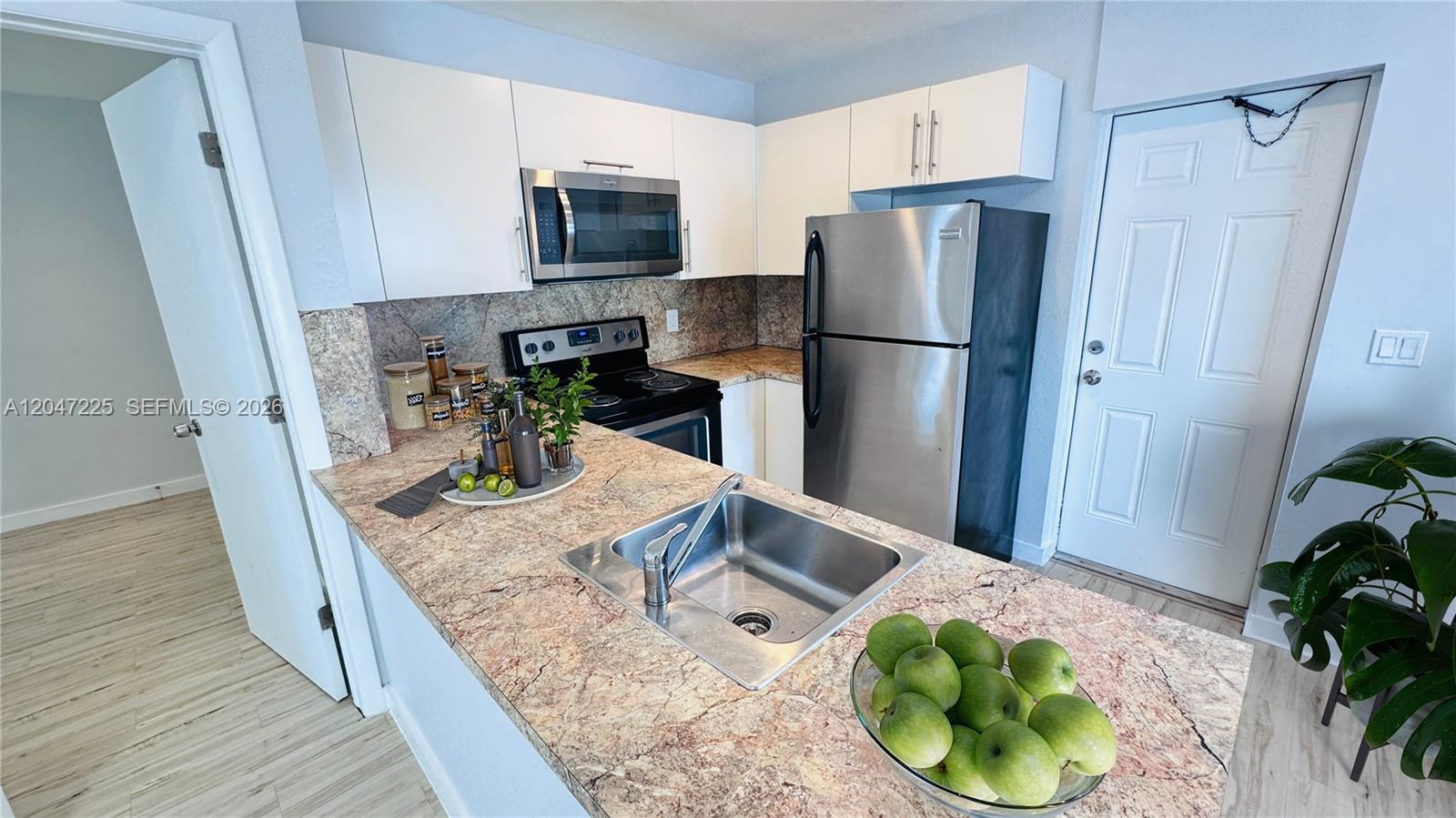 718 SE 13th St # 4, Fort Lauderdale FL 33316 photo 4