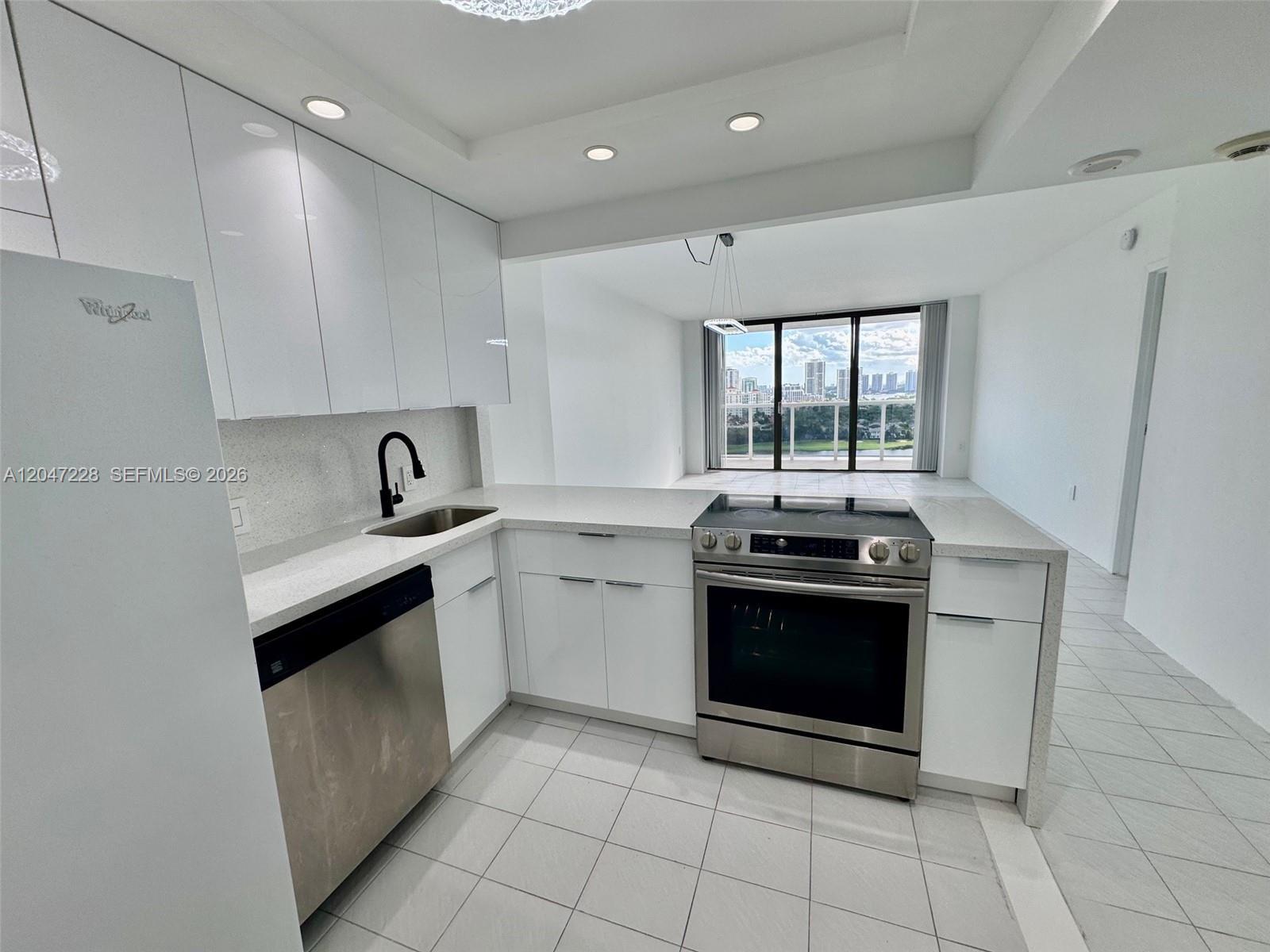 3675 N Country Club Dr # 2007, Aventura FL 33180 photo 3