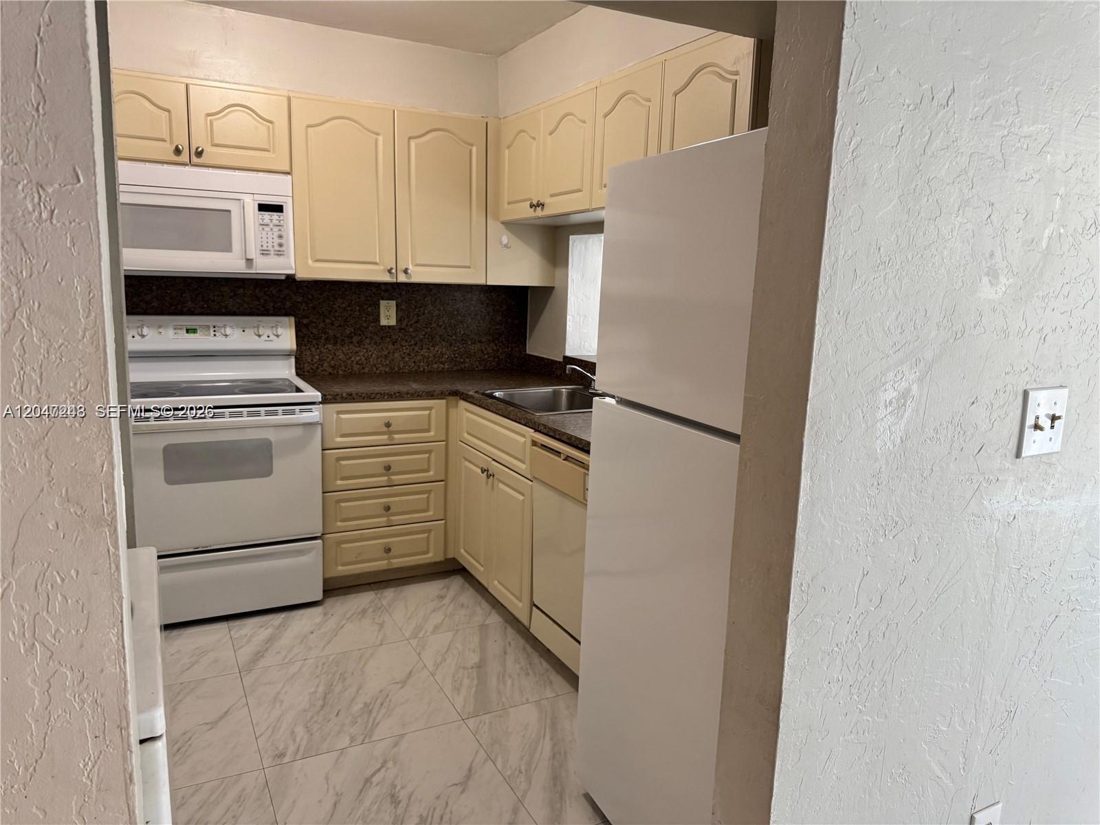 11800 SW 18th St # 4, Miami FL 33175 photo 2