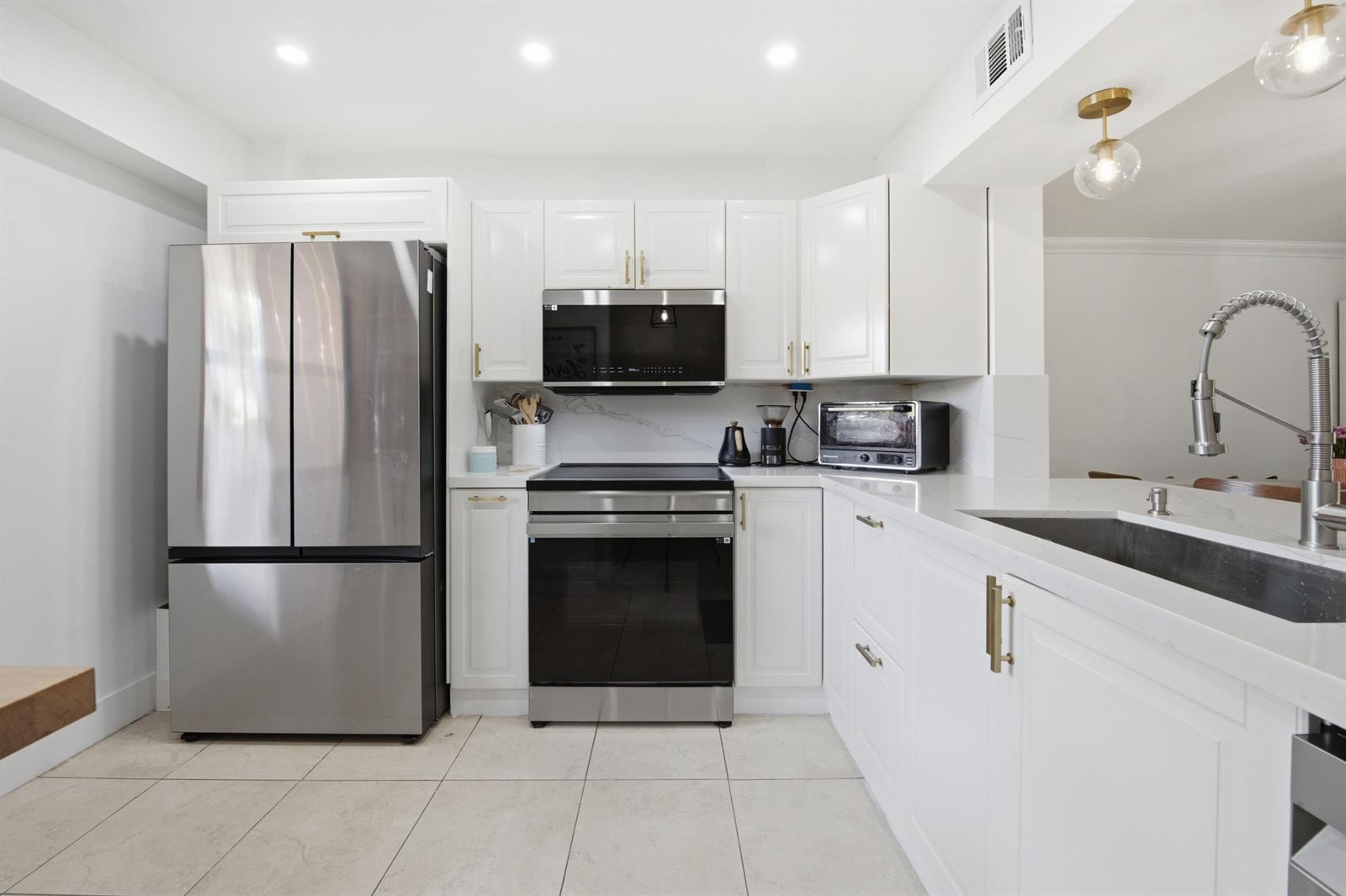 371 W Park Drive # 17, Miami FL 33172 photo 4