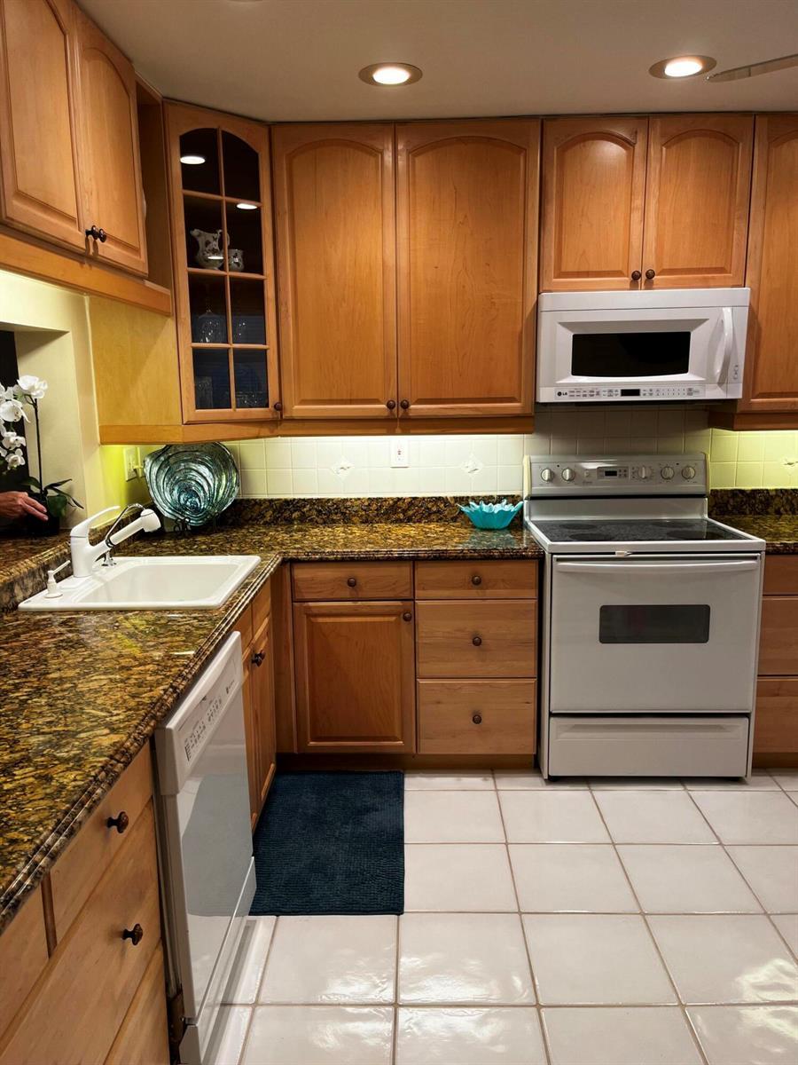 12870 Briarlake Drive # 205, Palm Beach Gardens FL 33418 photo 3