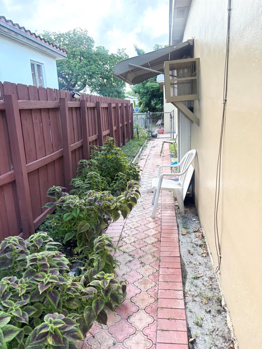 1885 NE 177th Street, North Miami Beach FL 33162 photo 2