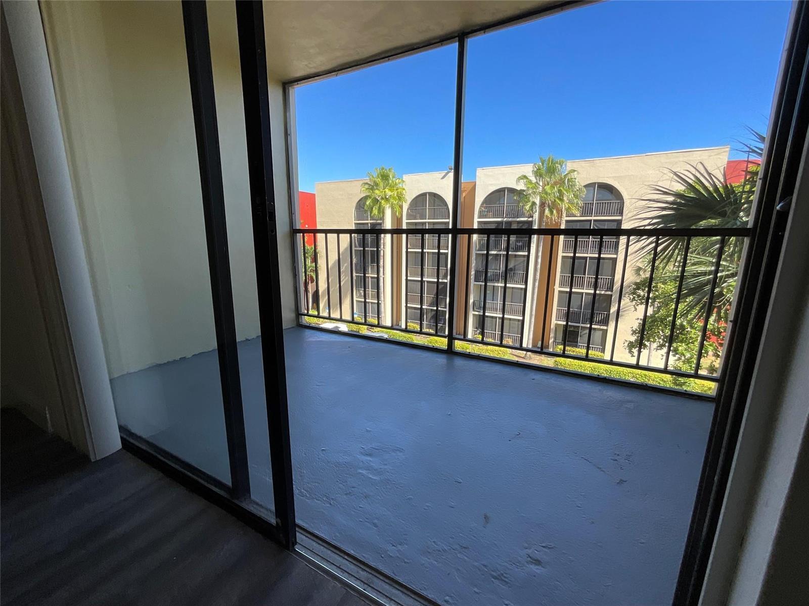 19455 NE 10 Avenue # 511, North Miami Beach FL 33179 photo 2