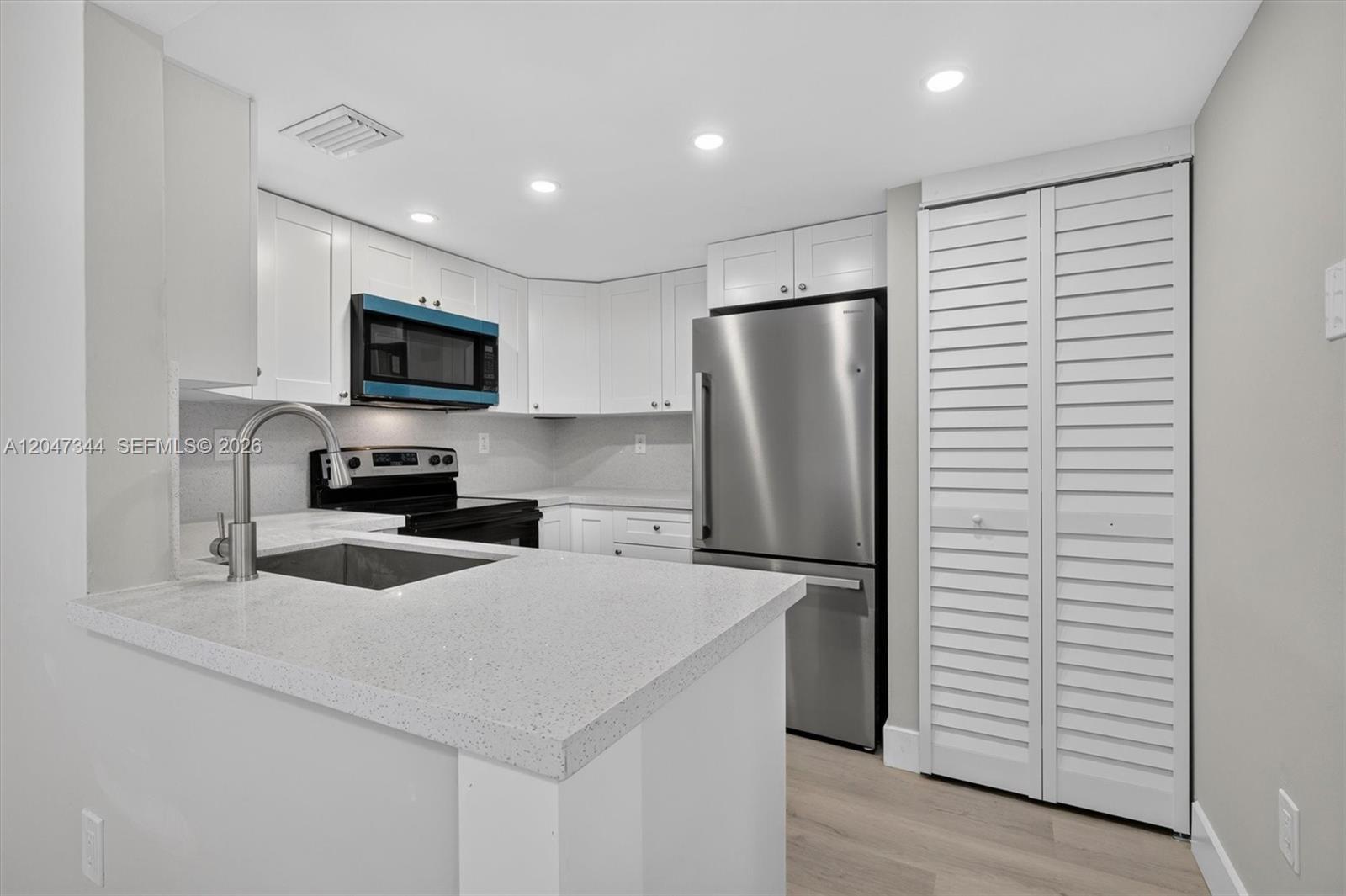 10080 NW 9th St Cir # 204, Miami FL 33172 photo 2