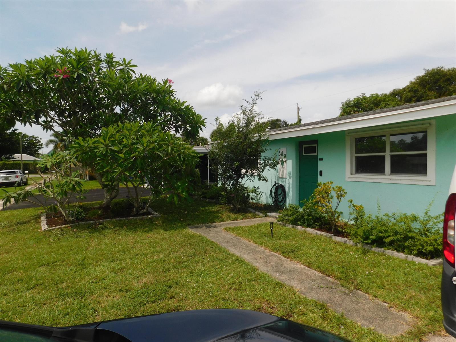 749 Camellia Drive, Royal Palm Beach FL 33411 photo 2