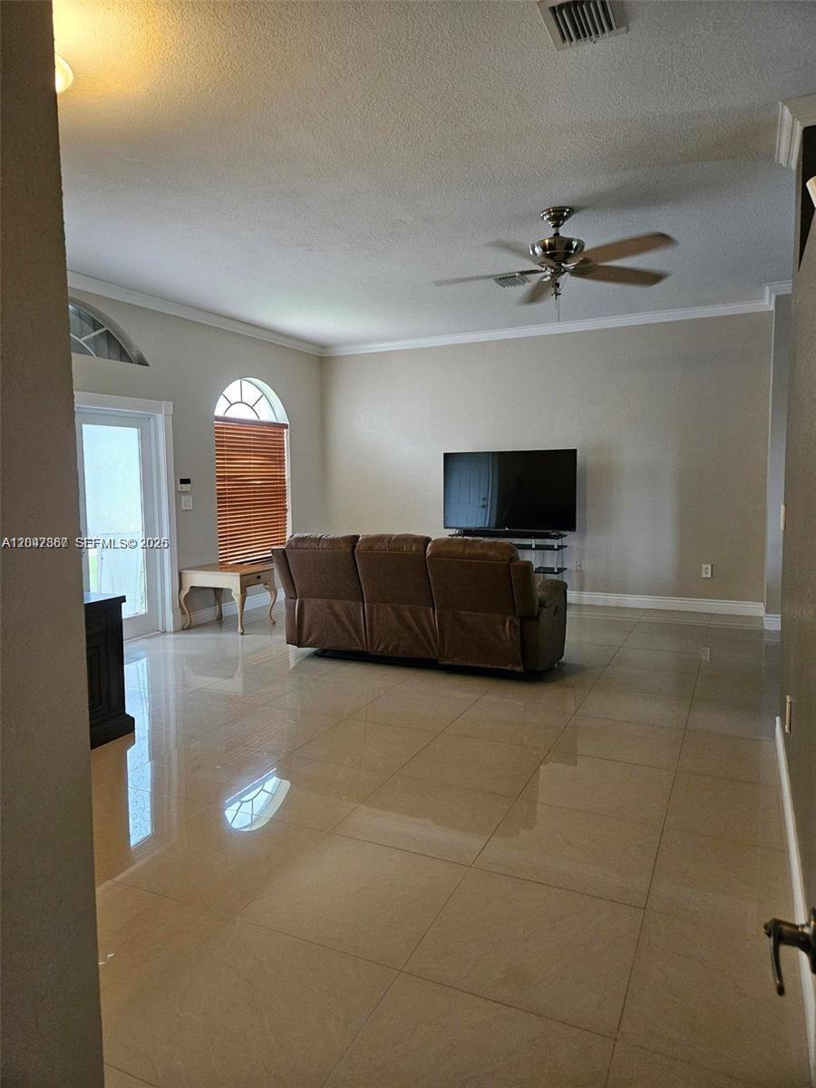 2635 SE 4th Pl, Homestead FL 33033 photo 4