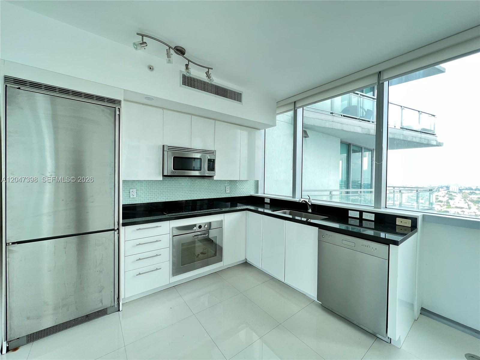 92 SW 3rd St # 3310, Miami FL 33130 photo 4