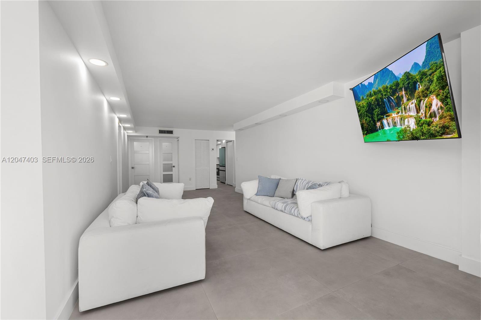 2457 Collins Ave # 201, Miami Beach FL 33140 photo 2