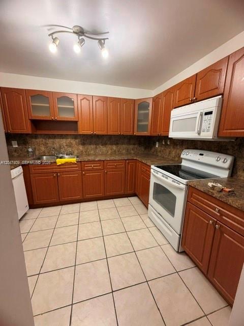 6930 Miami Gardens Dr # 517, Hialeah FL 33015 photo 2