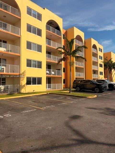 6930 Miami Gardens Dr # 517, Hialeah FL 33015