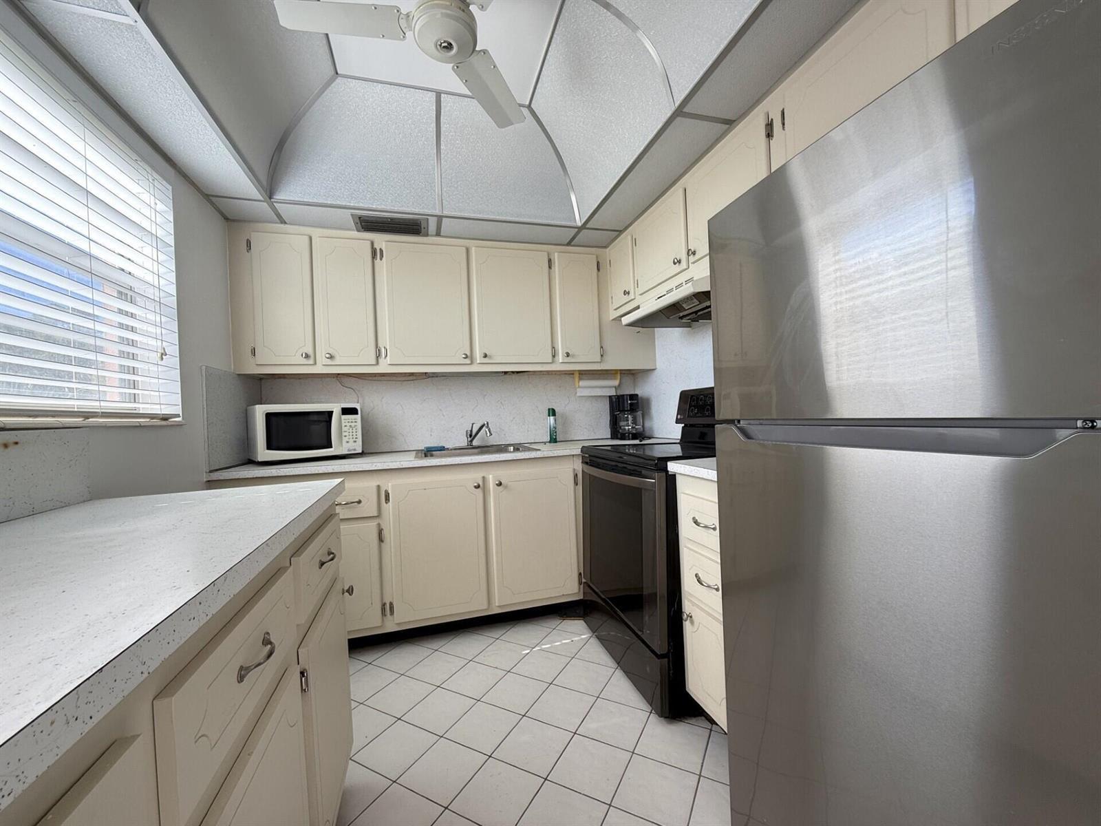 9 Hastings A # 9, West Palm Beach FL 33417 photo 2