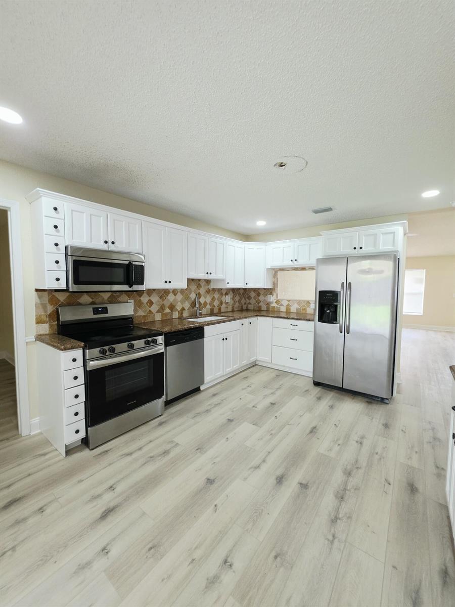 5447 Twin Oakes Road, FL 33463 photo 2