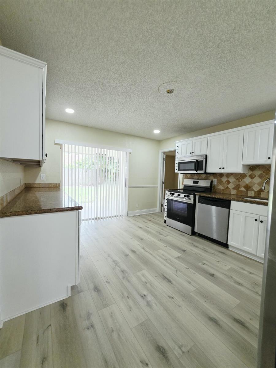5447 Twin Oakes Road, FL 33463 photo 3