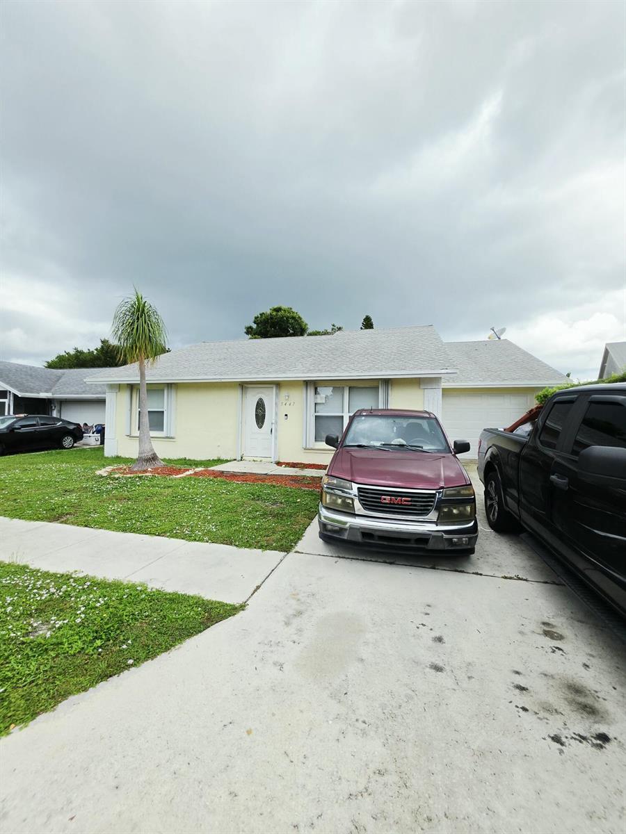 5447 Twin Oakes Road, FL 33463