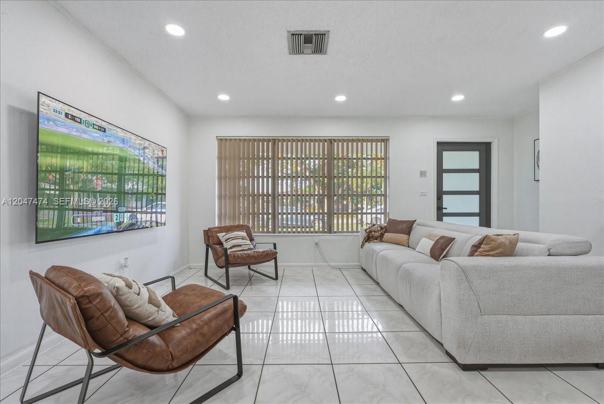 Hialeah, FL 33014 photo 4