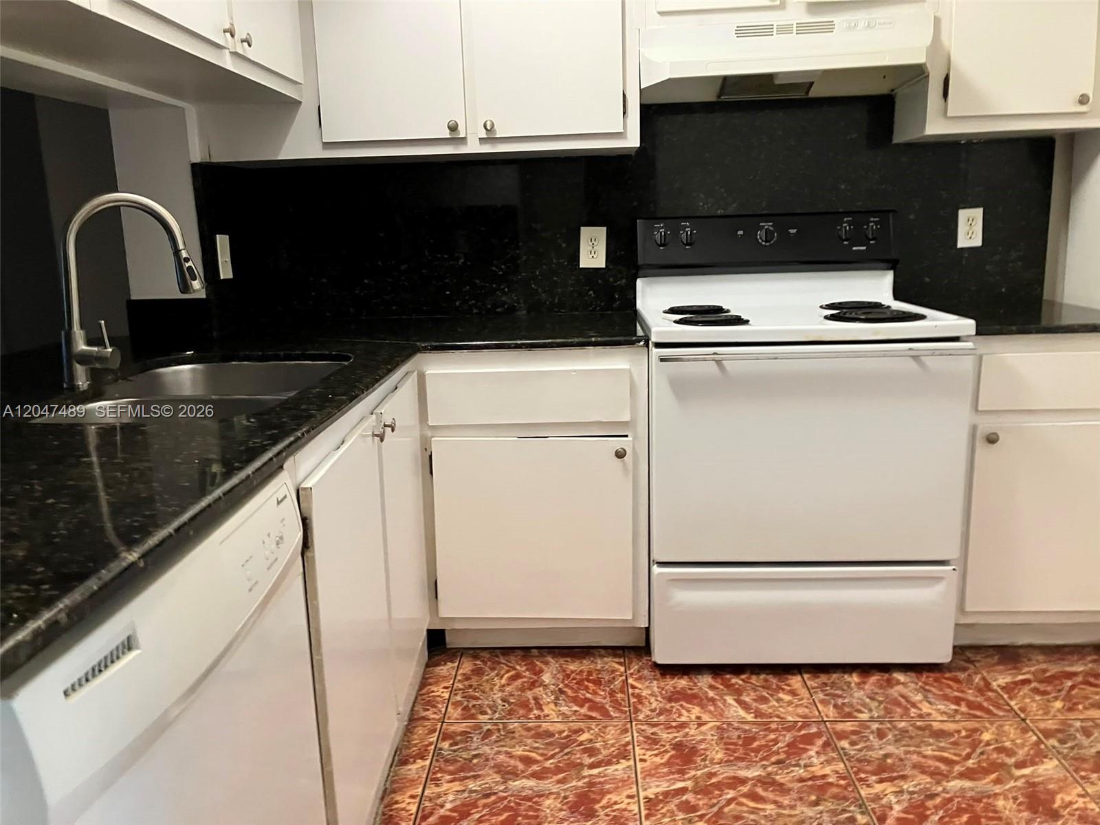 204 Lake Pointe Dr # 208, Oakland Park FL 33309 photo 4