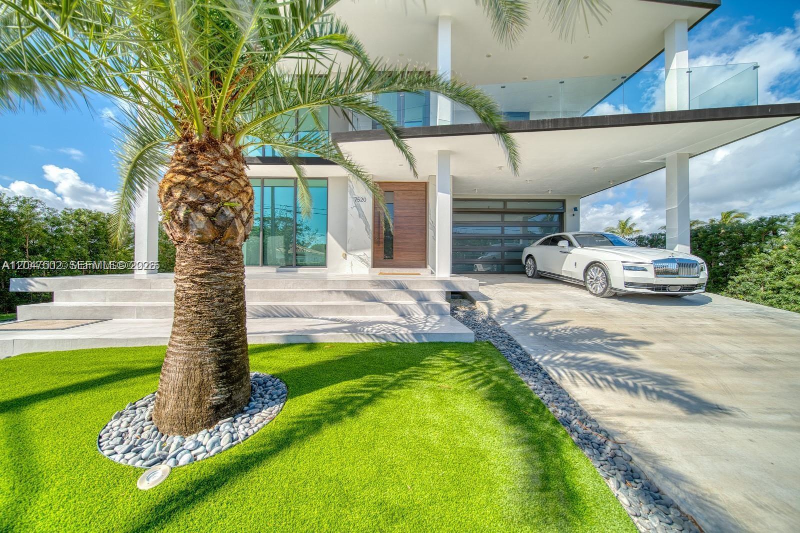 7520 W Treasure Dr, North Bay Village FL 33141 photo 3