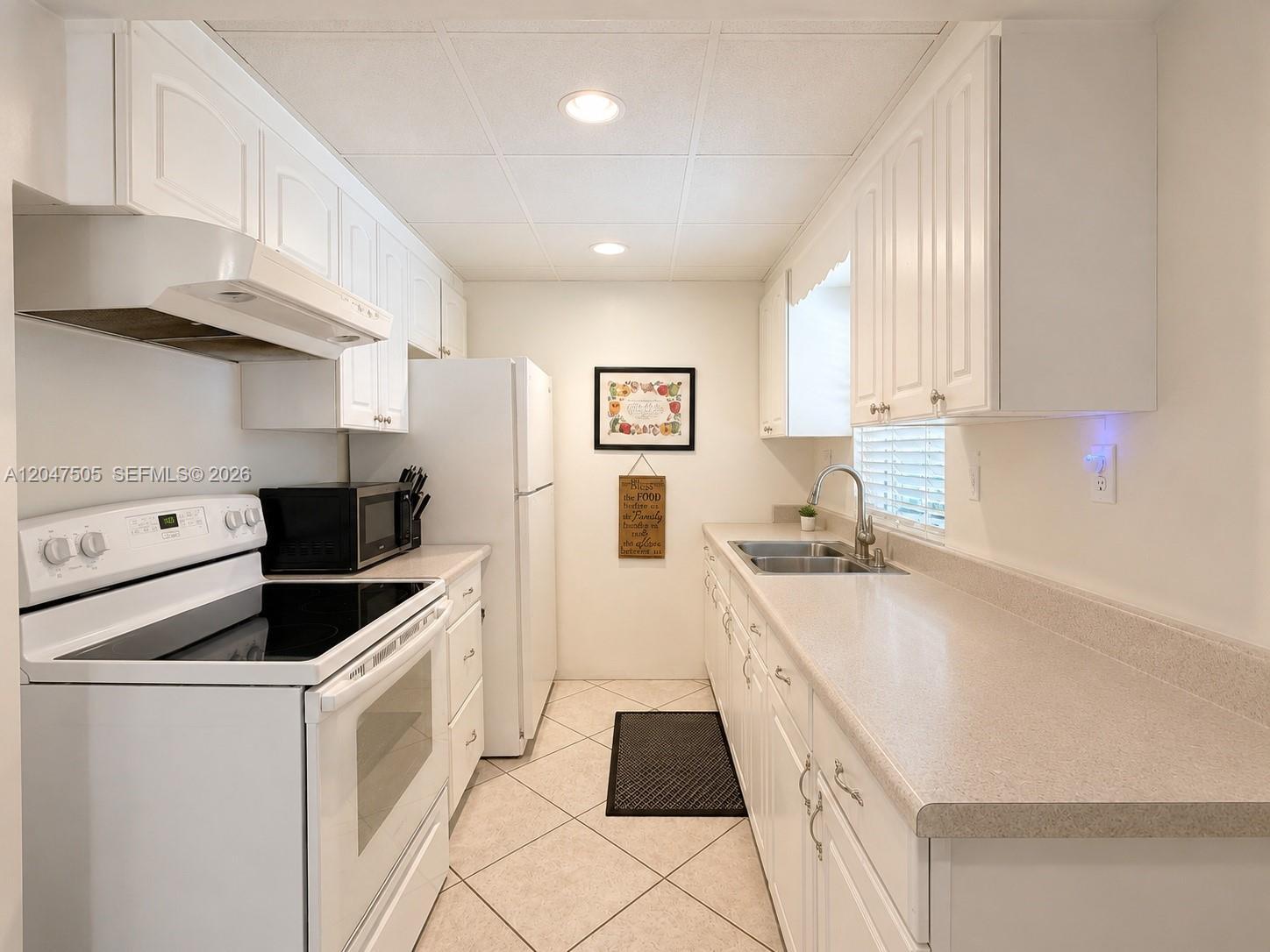 5240 SW 82nd Ave, Davie FL 33328 photo 3