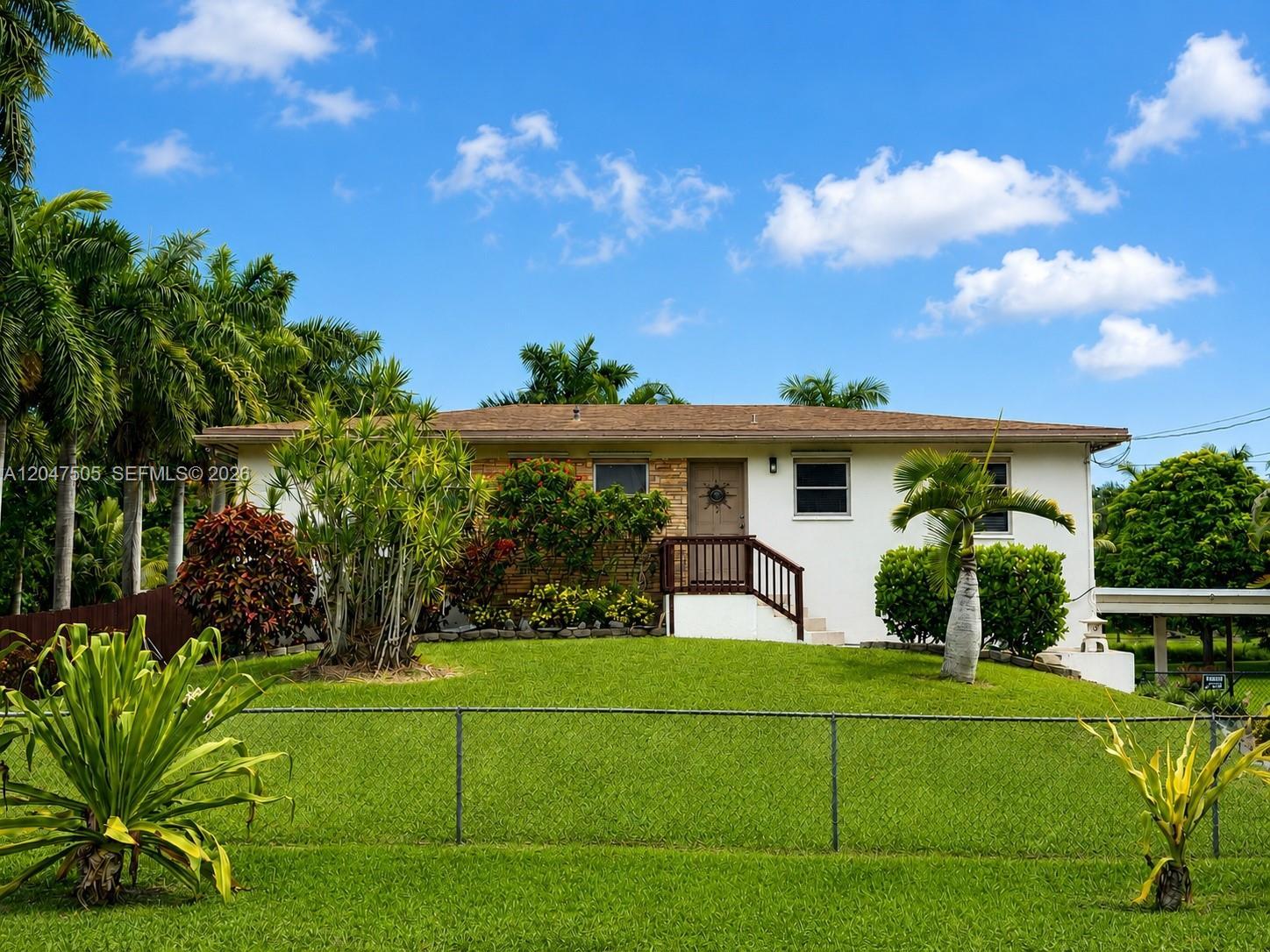 5240 SW 82nd Ave, Davie FL 33328
