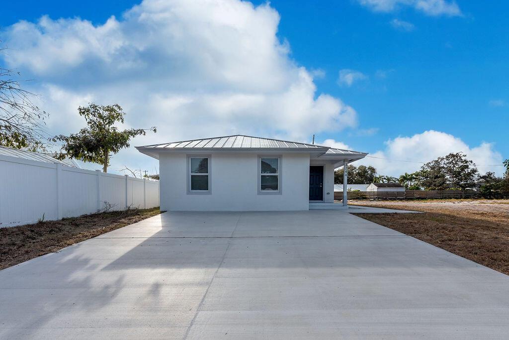 3018 SE Iris Street, Stuart FL 34997