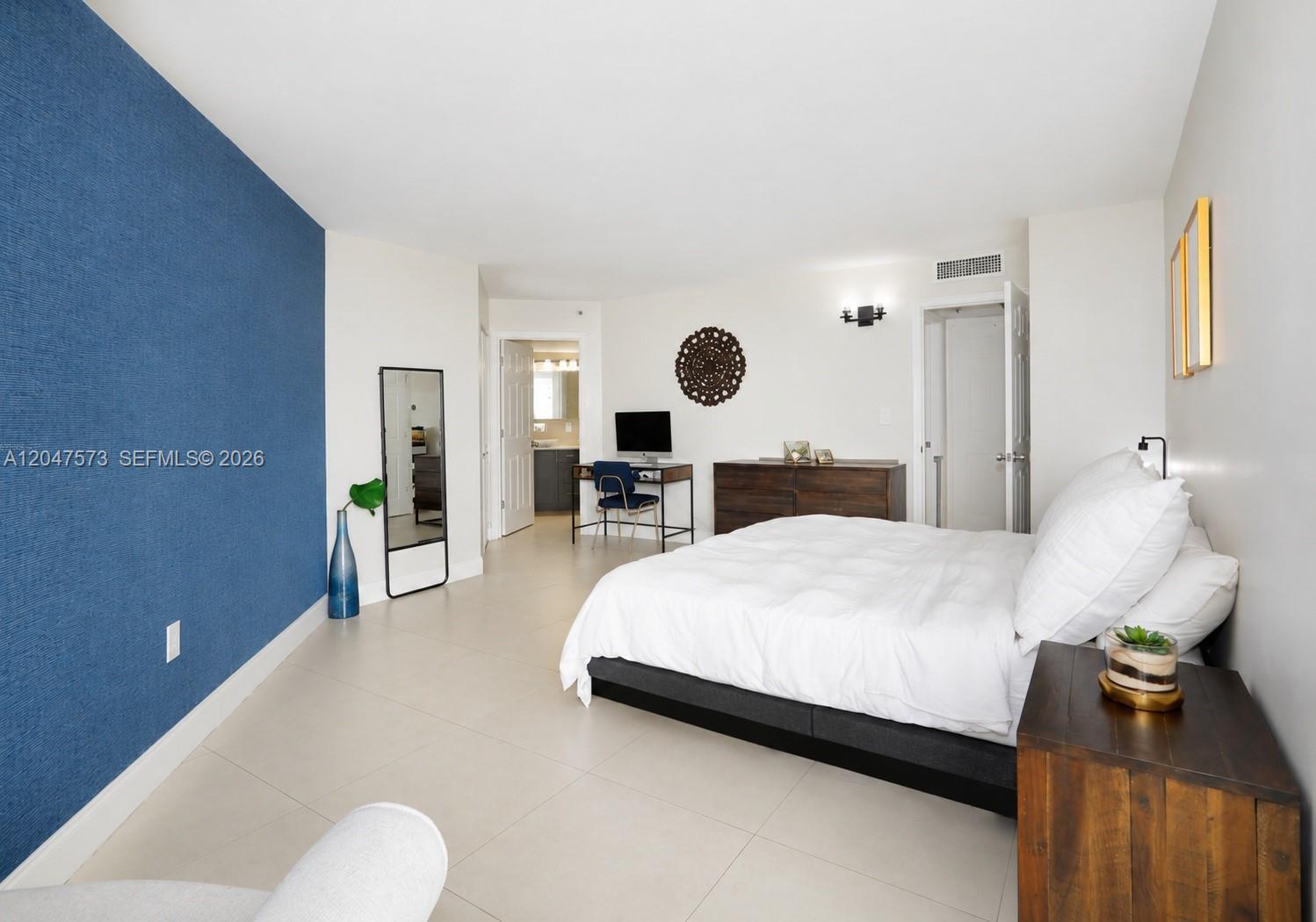 1700 NW N River Dr # 804, Miami FL 33125
