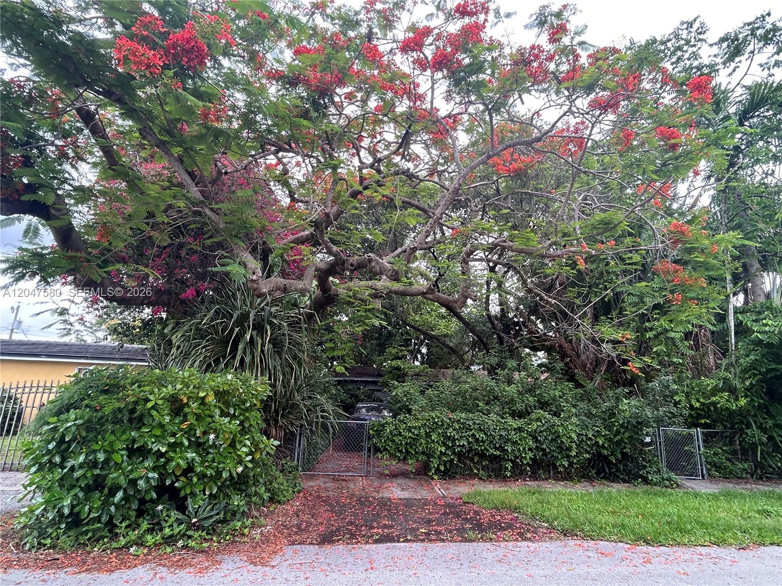 8285 SW 47th St, Miami FL 33155
