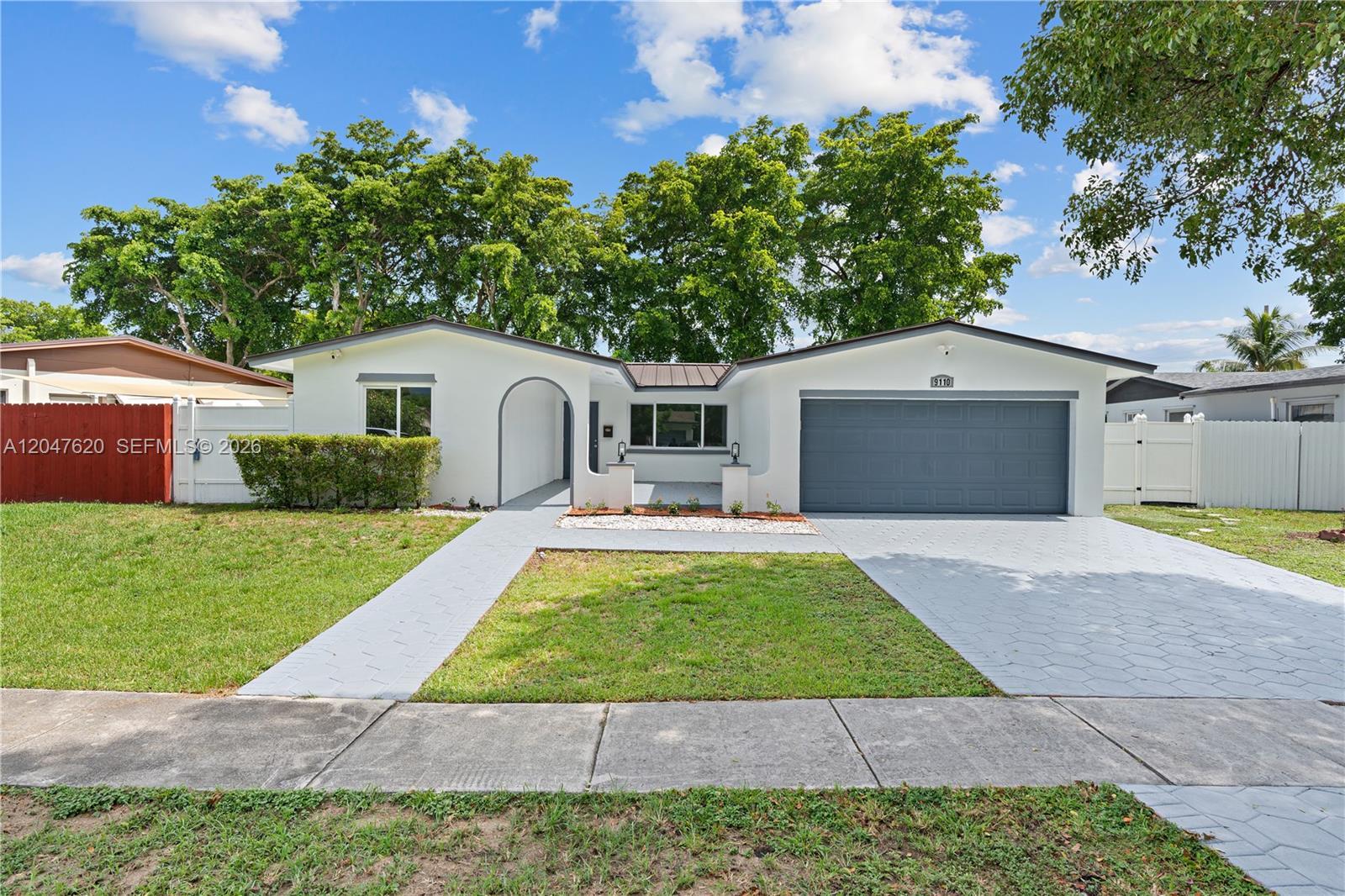 9110 NW 18th Ct, Pembroke Pines FL 33024 photo 2