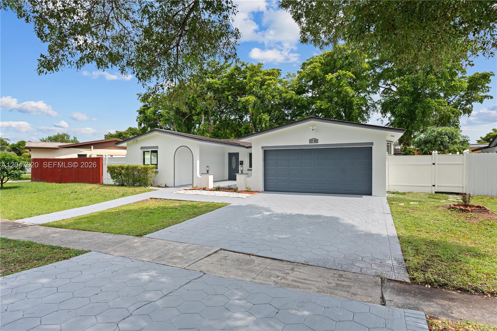 9110 NW 18th Ct, Pembroke Pines FL 33024 photo 3