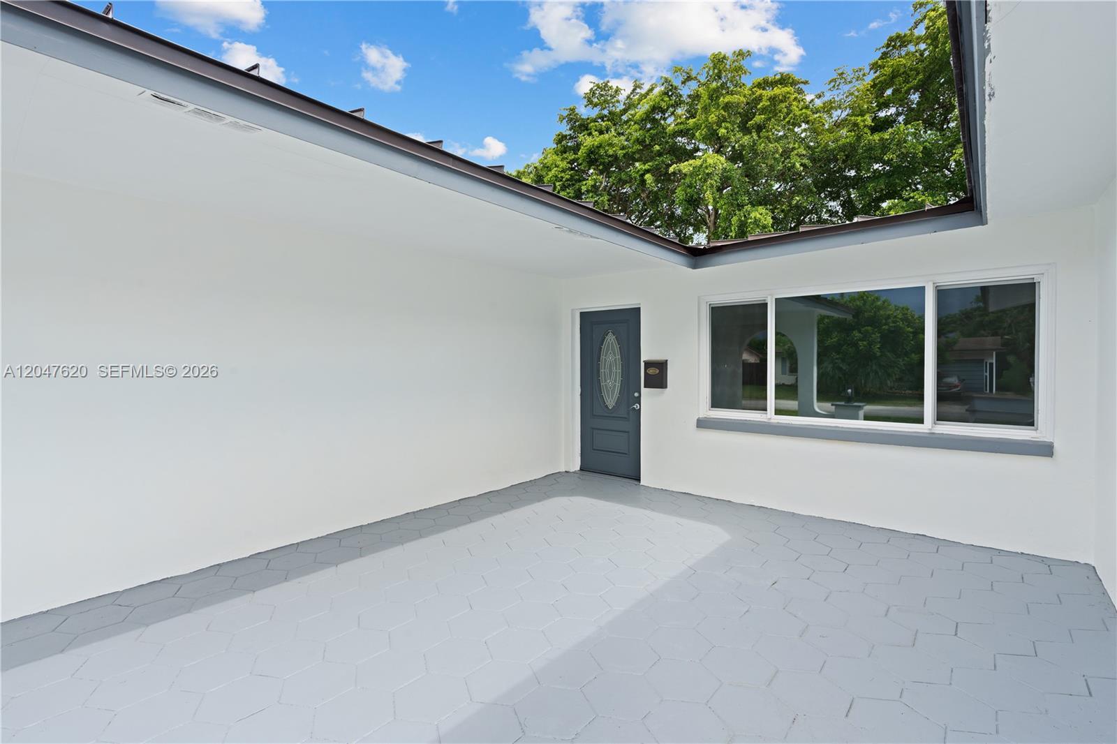 9110 NW 18th Ct, Pembroke Pines FL 33024 photo 4