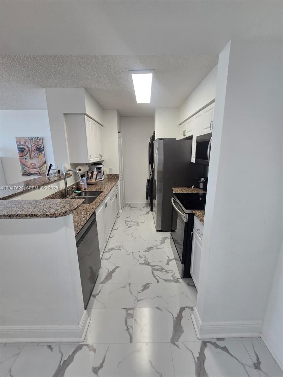 Miami, FL 33131 photo 5